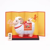 干支 置物 薬師窯 錦彩招福未 (福祥・破魔矢付)  81 干支の置物 羊 未 未年 陶器 ひつじ ヒツジ 2027年  干支置物 薬師 窯 の 置物 飾り 2027 迎春 正月 縁起 粗品 景品 伝統工芸・陶器の和遊感
