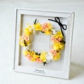 プリザーブドフラワーのアレンジメント 【Calm Wreath 03】 額に取り付けられたプリザーブドフラワーリース プリザーブドフラワー 誕生日 花 華やか 高級感 プレゼント お礼 お祝い 本物 グリーン ギフト メッセージ 送料無料 お礼 プリザーブド プレゼント おしゃれ リビング インテリア 枯れない花 土日発送 母の日 敬老の日 お中元 お歳暮