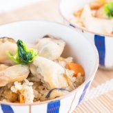 寄島 漁港の釜飯２種詰め合わせ〔かきめし(200g)×2個・いかめし(210g)×2個〕 まからずやストアー 岡山県