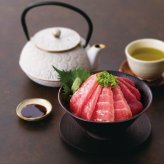お歳暮・冬ギフト カネトモ 養殖本鮪詰合せ ※送料無料(北海道・沖縄・離島への配送不可)