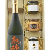 ★ 送料無料 ★ 八千代伝 熟柿 ( やちよでんじゅくし ) かめ壷仕込み   25度 720ml ＋ おつまみ 3種セット【 9461 】【 芋焼酎・おつまみセット 】【 ハロウィン 贈り物 ギフト プレゼント 誕生日 結婚のお祝い 】