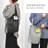 スヌーピー エコバッグ チャーム付き SNOOPY 折りたたみ コンパクト カラビナ付き 買い物バッグ サブバッグ トートバッグ ポーチ付き 持ち運び ふわふわ もこもこ マスコット ウッドストック チャーリーブラウン ジョークール キャラクター かわいい 女性 ギフト プレゼント