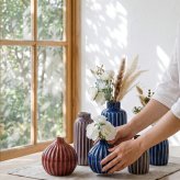 陶器の花瓶 削ぎ ロング S・M・L フラワーベース セン トーツウ｜レッド ブルー パープル｜ おしゃれ かわいい｜北欧 カフェ風 インテリア 一輪挿し 花びん 花器｜ギフト プレゼント 新生活 母の日【TOTU】