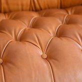 ソファ 座椅子 輸入家具 チェスターフィールド 3人掛け 三人掛け アンティーク コンパクト ー ヴィンテージ レザー 本革調 ブラック 黒色 ダークカラー チェスター ボタン