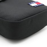 トミーヒルフィガー トミージーンズ クロスバッグ TOMMY HILFIGER TOMMY JEANS ショルダーバッグ クロスボディ 1.6L 斜め掛け ユニセックス メンズ レディース AM0AM13710 BDS 【ラッピング無料 誕生日 お祝い プレゼント ギフト 贈り物】 送料無料