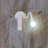 【直送】ノーブランド 両手が使える LEDクリップライト [26-0601-048] SC-2413 クリップ式 防災ライト ミニライト ハンズフリー 懐中電灯 停電 避難 散歩 アウトドア レジャー 防災グッズ 粗品 記念品 景品 プレゼント ギフト