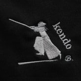 剣道 剣士 kendo Tシャツ オリジナル デザイン 刺繍 イニシャル 名入れ ギフト 半袖 男女 兼用 誕生日 お祝い プレゼント 父の日 母の日 参加 記念 景品 名前 卒業 卒部 チーム グループ 送別会 【送料無料】