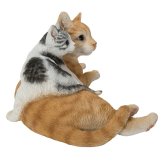 置物 猫 腹ばいの親子猫 茶トラ 子猫 幅32cm woobia ウービア リアル かわいい おしゃれ 玄関 インテリア オブジェ ガーデン 親子 ペア 二匹 ふたご 動物 ネコ 癒し 北欧 リビング プレゼント ギフト 新築祝い 猫好き