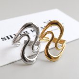 ステンレス ニュアンスリング ごつめ 不規則 メタルリング オープンリング ワイドリング ゴールド シルバー 指輪 太め 大きめ 存在感 お洒落 カーブ 幾何学 個性的 プチプラ ウェーブ レディース 女性 金属アレルギー対応