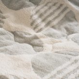 アルミシート入り こたつ布団 ヒュッゲ 約190×240cm 長方形 北欧 ポリエステル 中にアルミシートを取り入れ 低温設定でも暖かく省エネに配慮した仕様です ジャガード織ならではの立体感と飽きのこない北欧デザインも魅力です