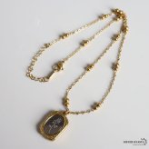 ステンレス ミラーネックレス ローズ ペンダント ゴールド レディース 薔薇模様 ビーズチェーン 花モチーフ オーバル 額縁風 アクセサリー クラシカル アンティーク調 上品 大人可愛い 個性的 きれいめ カジュアル 胸元