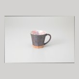 粉引舞桜マグ（紫） 陶器 美濃焼 やきものの里から、暮らしを贈ります。　ギフト 食器 セット テーブルウェア