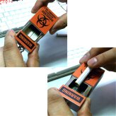 携帯灰皿 おしゃれ カラビナ付き バイオハザード スライド式 ポータブルアッシュトレイ たばこ 吸い殻入れ かっこいい キーホルダー アメリカン 雑貨 持ち運び 便利 コンパクト メンズ ギフト プレゼント