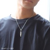 ハワイアンジュエリー ネックレス スクロール シルバー ペアネックレス 2本セット 刻印 無料 誕生石入れ可 サーフボード バチカン彫模様 シルバー925 長さ選べる BY THE SEA バイザシー カップル 夫婦 プレゼント ハロウィン 【品番：CG-SP326P】