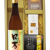 ★ 送料無料 ★ ロ万 （ ろまん ） 純米吟醸  720ml ＋ おつまみ 3種セット【 9440 】【 日本酒・おつまみセット 】【 要冷蔵 】【 ハロウィン 贈り物 ギフト プレゼント 誕生日 結婚のお祝い 】