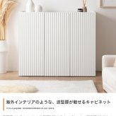 キャビネット 本棚 チェスト サイドボード 収納 おしゃれ 幅95 扉 棚 可動棚 扉収納 大容量 スリム 省スペース かわいい 一人暮らし シェルフ ブックシェルフ ディスプレイ 配線穴 薄型 漫画 コミック キッチン ルーター