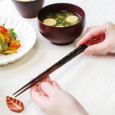 箸 お箸 はし おしゃれ かわいい 23cm カトラリー お弁当 大人 来客用 持ちやすい 木製 細い 先 子供 すべらない 天然木製 先角 プチギフト 粗品 プレゼント 引き出物 男性 女性 まとめ買い 和風 赤 ナチュラル シンプル