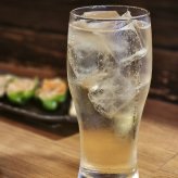 感謝の贈り物ボックス ジャパニーズウイスキー角瓶と国産ワインセット(アルプス 完熟コンコード辛口赤ワインやや辛口(長野県)720mlサントリー角瓶700ml