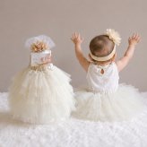 おむつケーキ 女の子 出産祝い かわいい ヘアバンド チュチュ スカート おしゃれ エレガント ベビーシャワー ベビーギフト ドレス ベビー服 100日 1歳 月齢フォト チュチュ付き オムツケーキ プチ