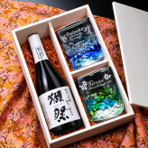 卒業 退職 名入れ ペアギフト SXX 酒セット 獺祭 磨き三割九分 純米大吟醸 720ml & 琉球ガラス 元祖 美ら海 ロックタンブラー 2点 木箱入り / プレゼント ギフト 夫婦 結婚 金婚式 銀婚式 退職 記念 誕生日 長寿 祝い ロックグラス