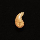 天然石 勾玉ゴールドルチル 約1g 華やかに黄金色に染まる 仕事運 成功 お守り GHM50 スエードコードor交換用ゴム付＆巾着付 財運 石 京海堂