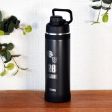 名入れ スポーツ 部活 水筒 1リットル プレゼント ギフト THERMOS サーモス 真空断熱 スポーツボトル 1L | FJU-1000 ハンドル付き 保冷 名前入り おしゃれ 持ち運び アウトドア レジャー 直飲み スポーツドリンク 誕生日 卒業 卒業記念 卒団 記念品 クラブ
