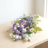 【花 お供え】生花　お供え花束＜洋花D＞ 法要 御仏前 ご希望の色合い イメージで 花屋さんの手作り 画像配信 メッセージカードOK 北海道・沖縄・九州・四国・中国・離島への配送は不可