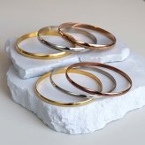 ステンレス シンプルバングル 3カラー 2サイズ レディース ブレスレット 細身 丸型 艶感 上品 きれいめ カジュアル 重ね付け 手元アクセサリー デイリー 女性 大人 ファッション ジュエリー おしゃれ 腕輪 普段使い 美しい