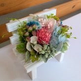木製ミニベンチ　プリザーブドフラワー　ドライフラワー　アレンジメント　プチギフト　ディスプレイ　インテリア　可愛い　おしゃれ