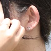 ハワイアンジュエリー ピアス ホヌ ホワイトゴールド ピアス スタッドピアス 海の守り神 片耳(1個)購入可 K14 14K シリコンキャッチ シンプル 20G ゲージ BY THE SEA バイザシー メンズ レディース 誕生日 プレゼント ハロウィン 【品番：GE106W】