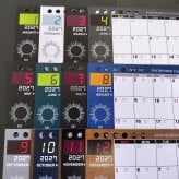 【2027カレンダー】シンセカレンダー SKM-12  シンセ卓上・ツマミマグネット付き
