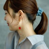 ゆらゆら揺れるかわいいワイルドストロベリー 野いちご フックピアス 金属アレルギー対応 ステンレス製 春 赤い実 ロング 大ぶり
