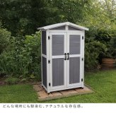 屋外木製収納庫 天然木三角屋根収納庫 屋外物置 木製収納庫 収納庫 おしゃれ 北欧風 組立式 DIY 屋外用 防雨 ベランダ 庭 玄関 勝手口 掃除道具 ガーデニング用品 収納 棚付き 棚取り外し可 外収納 木製物置 幅約106cm ガーデン収納 家具