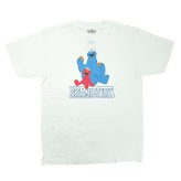 セサミストリート エルモ×クッキーモンスター ユニセックスTシャツ(S) カラー ホワイト アパレル