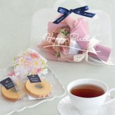 プリザーブドフラワーアレンジ フルールトートバッグプティ +バームクーヘンセット 【誕生日祝い】【母の日】【結婚祝い】【新築祝い】【退職祝い】【お菓子】【バウムクーヘン】【メッセージカード無料】 