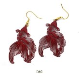 金魚 ピアス 小 黒  赤 フックピアス 金属アレルギー対応 ステンレス 琉金 風水 夏 祭 浴衣 着物 モチーフ かわいい おしゃれ ユニーク アクセサリー 個性 片耳 1個