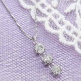 ネックレス レディース ダイヤモンド 0.3ct 3ストーン ペンダント K10 ホワイトゴールド 天然ダイヤ 3連 シンプル 華奢 記念日 誕生日 プレゼント ギフト 妻 彼女