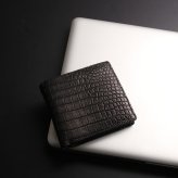 スモールクロコダイル 二つ折り財布 コンパクト財布 日本製 GranCroco 一枚革 ポロサス センター取り ヌメ革 植物 タンニン 鞣し マット 加工 ベジタブル ICFA LWG 認定 鰐革 保証書付 JRA 4FA (No.06002006)