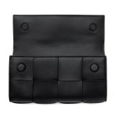 ボッテガヴェネタ BOTTEGA VENETA 長財布 レディース メンズ マキシイントレチャート 本革 ブラック 黒 かぶせ フラップ マグネット開閉 小銭入れ付き カード12枚 742694 V3UO3 8425