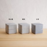 かもしか道具店 染付のふたもの[蓋物 和食器 重箱 おしゃれ 陶器 おせち 蓋付き食器 お重 食器 二段重 和モダン おせち料理 ふたもの 染付 陶磁器 ふた付き食器 二段重箱 お正月 2段重 角鉢 おせち重 和風食器 蓋付き容器] 1-2W