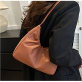 ショルダーバッグ レディース 通販 ショルダーバック ショルダー 肩掛け 肩掛けバッグ 肩掛けかばん ハーフムーン 半月 おしゃれ 小さめ ベーシック 軽量 軽い 大人 女性 女子 きれいめ 上品 フォーマル 通勤 通学 シンプル レディースバッグ
