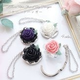 バッグハンガー かばん掛け チャーム チェーン付き デスク おしゃれ かわいい プレゼント ギフト  記念品  バラ 薔薇  お花  LALUICE ラルイス