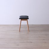 スツール 完成品 無垢材 レッドオーク 天然木 ナチュラル・ブラウン 本体:W46xD32xH43cm座面:W43xD29cm 椅子 腰掛け チェア コンパクト ナチュラル ブラウン おしゃれ
