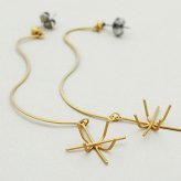 【在庫限り】真鍮×アンティークゴールド×チタンポスト ワイヤー クリスタルフラワー ロング ピアス スタッド 大ぶり 秋 個性的 イエロー ゴールド 落ち着き 大人 全品1個ずつバラ売り プレゼント