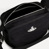 【無料ラッピング】 ヴィヴィアン ウエストウッド Vivienne Westwood クロスボディバッグ ショルダーバッグ Jude ブラック ブランド 正規品 新品 ギフト プレゼント 人気 おすすめ 誕生日 記念日 クリスマス 送料無料 vwt522416