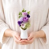 お供え 花 プリザーブドフラワー 仏花 【紬】 菊 供花 仏壇用 祭壇 一周忌 三回忌 七回忌 命日 法事 月命日 満中陰 33回忌 四十九日 49日 お盆 お彼岸 おしゃれ ブリザードフラワ- フラワーアレンジメント フラワーギフト 長持ち
