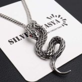 ステンレス スネークネックレス ヘビ ペンダントネックレス ダブル喜平チェーン 6面カット 細身 シルバー 燻し アニマル ユニーク リアル 鱗 赤目 メンズ 男性 金属アレルギー対応