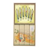 お線香 ろうそく ギフト カメヤマ 吟撰 仙年香 絵ろうそくセット 桐箱入り 梅の絵ろうそく 蜜蝋 少煙 のし対応 熨斗名入れ無料 オリジナル胡蝶蘭熨斗 お供え 御供 贈答用 ご進物 法事 法要 命日 月命日 初盆 新盆 お盆 お彼岸 四十九日 一周忌 三回忌 お悔やみ 喪中見舞い 寒中見舞い お歳暮 御仏前 ご仏前 仏壇 故人 両親 祖父 祖母 親戚 知人 上品 おしゃれ 日本製