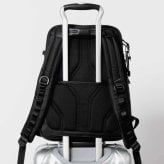 トゥミ TUMI ALPHA BRAVO アルファ ブラボー Navigation Backpack ナヴィゲーション バックパック 0232793D 142479 0232793DGMT 159082 リュックサック メンズ バッグ ブラック 防水加工 ラップトップ収納 PCポケット 収納力 大容量 通勤 ビジネス