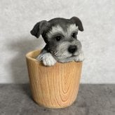 犬の置物 ペン立て woobia ウービア シュナウザー リアル動物オーナメント 高さ12cm 木目調バケツ ペンスタンド 鉛筆立て イギリス職人手彩色 デスク 書斎 オフィス 在宅ワーク 犬好き 誕生日 退職祝い 就職祝い 記念日 ギフト プレゼント おしゃれ